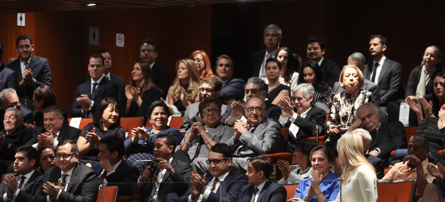 Detalle de la galería pública en el Salón de Sesiones